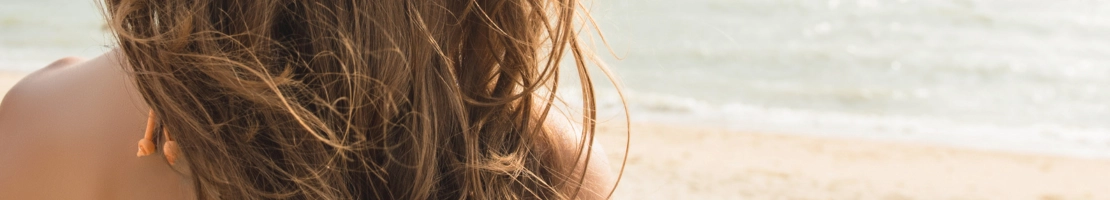 Top 5 easy hairstyles to do on vacation without damaging your hair