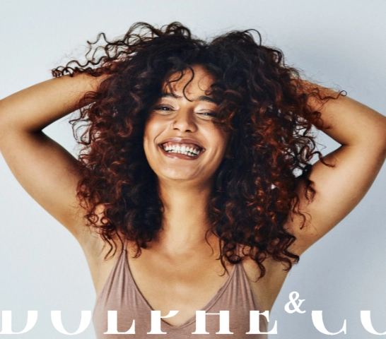 Routine professionnelle pour cheveux bouclés : hydrater, définir et protéger efficacement